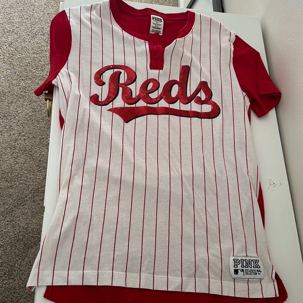 VS Pink Cincinnati Reds t-shirt